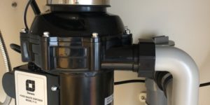 スキューズ社製「F-13」