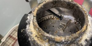 ターンテーブルが外れている